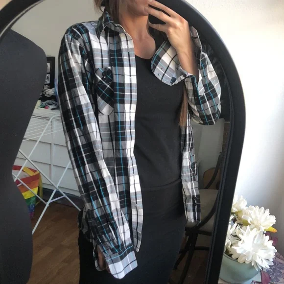 🖤Vintage Hot Topic Button Up - Picture 5 of 5